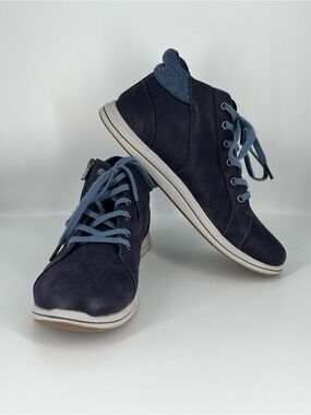 Cloudsteppers by Clarks Navy High-Top Sneakers with Light Blue Laces